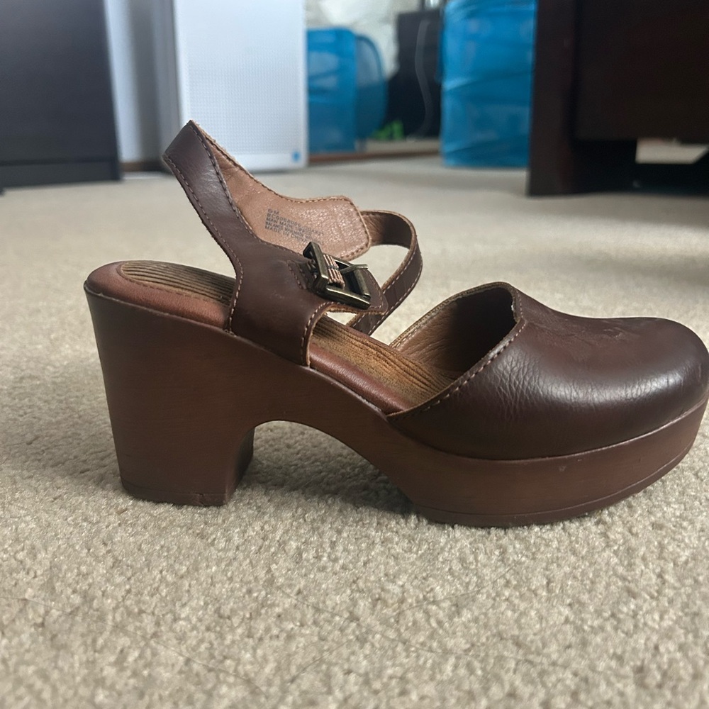 High heeled clogs